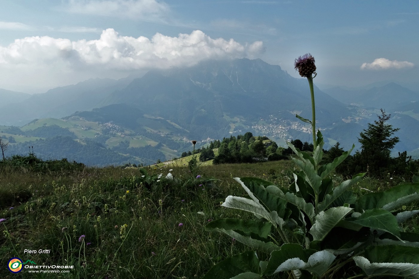 09 Vista sulla conca di Oltre il Colle e Alben.JPG